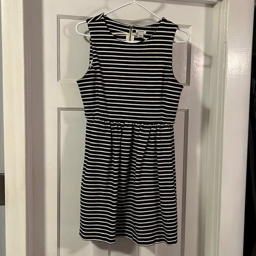 Size M, J Crew cotton dress. Extra thick cotton with just a little elastic.